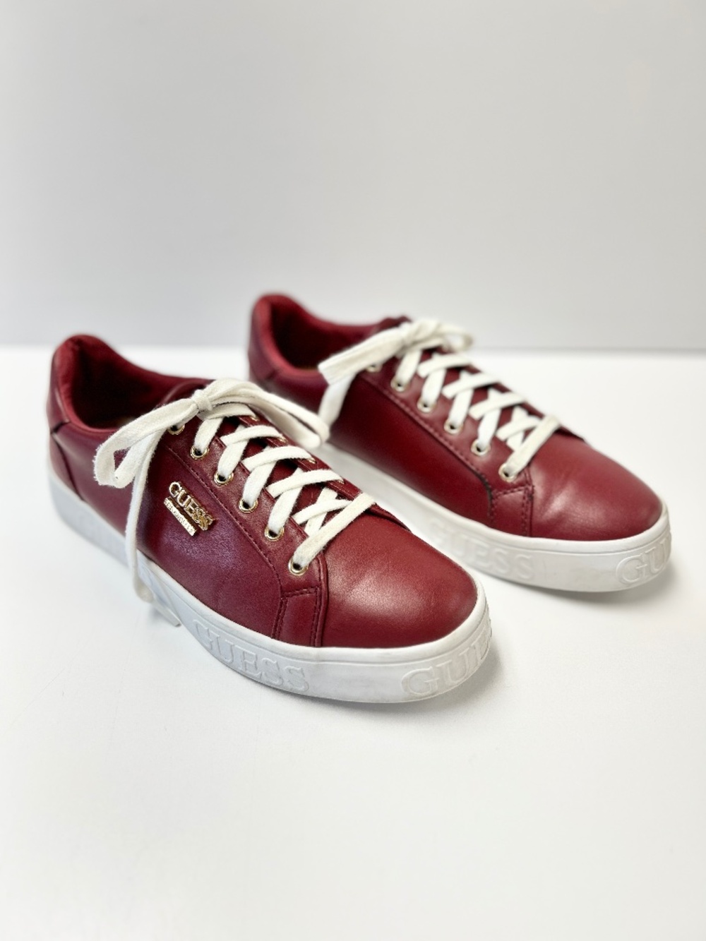 Guess LA Tennis Shoes Red Gold White Colorway Size 9M Sneakers Casual